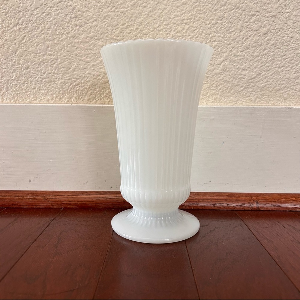 Vintage EO Brody Co White Milk Glass Ribbed Scalloped Pedestal Vase M5000 8 inch